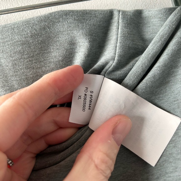 Vuori pale green athletic leggings - Picture 2 of 4